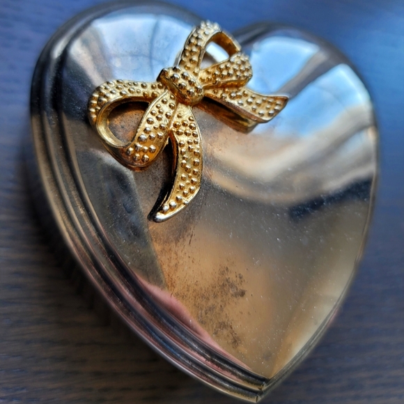 Vint Silver Plated Heart Shaped Golden Bow Jewelry Trinket Box with White Lining - Picture 9 of 11